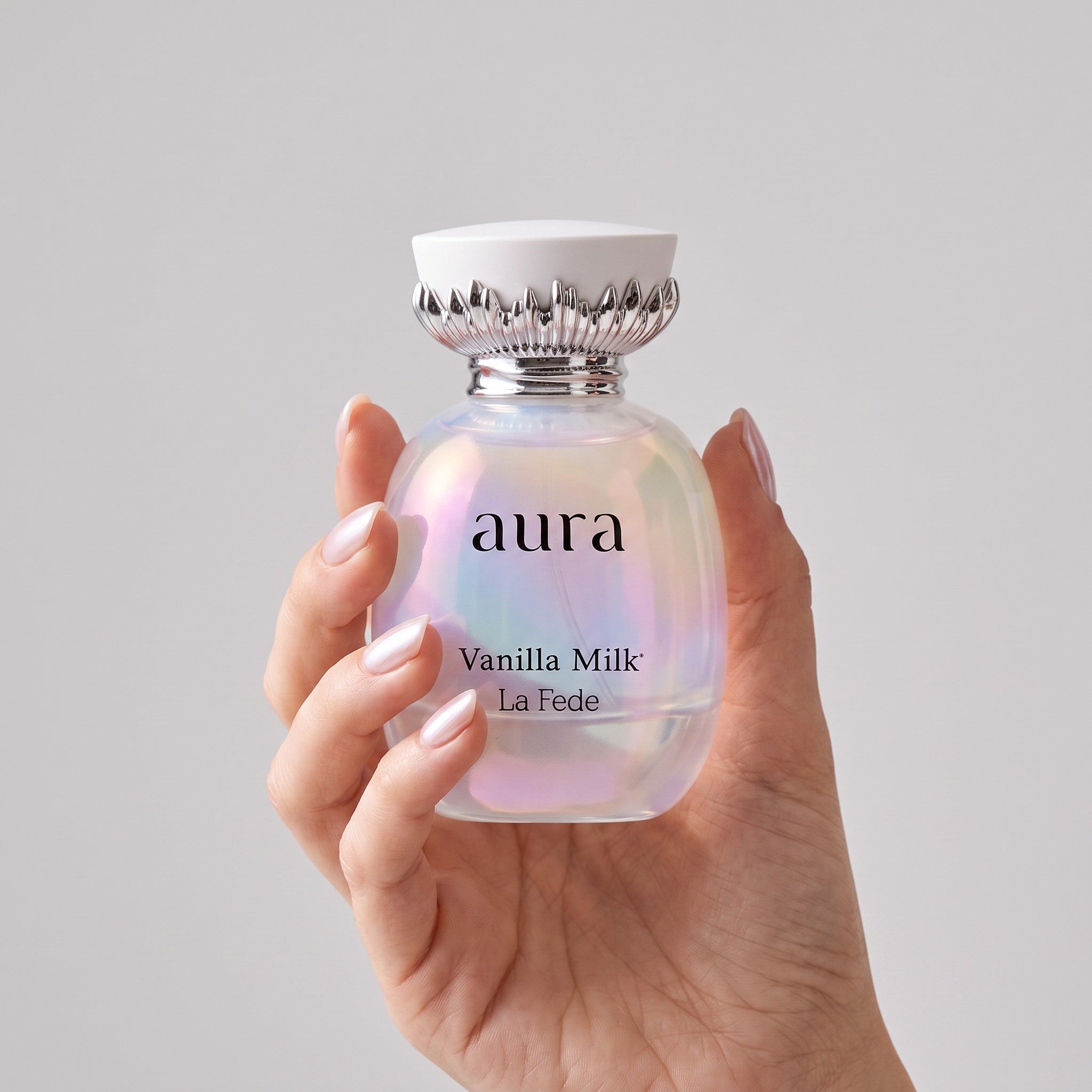 Palette 21 Khadlaj Le Fede Aura Vanilla Milk perfume bottle with iridescent glass held in a hand