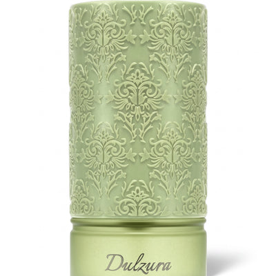 Palette 21 Paris Corner Dulzura Vanilla Envie perfume bottle in sage green with an intricate embossed floral pattern