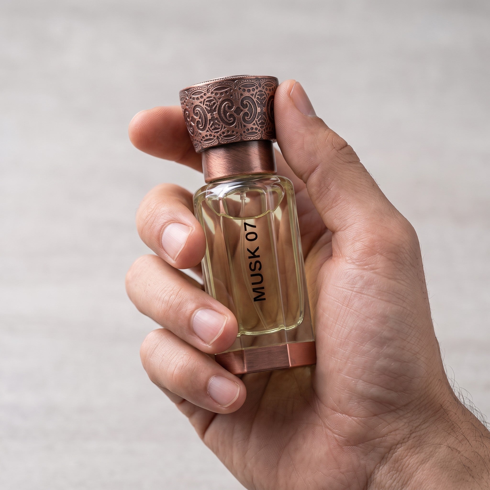 Palette 21 Swiss Arabian Musk 07 concentrated perfume oil in a glass bottle with antique copper metallic detailing