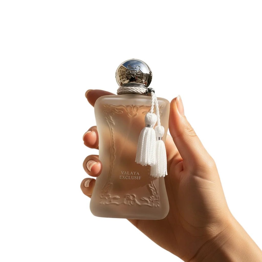 Valaya Exclusif in Hand